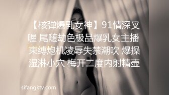 窗外TP眼镜美少妇洗完澡裸身抹乳液