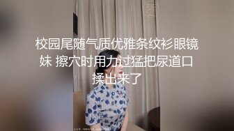 药店的两位实习生结伴上厕所，一位来大姨妈还在滴血，一位的阴穴里有点白色的液体，讨论工资有四五千，干活还多~