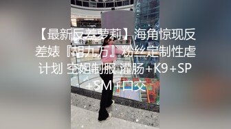 邪恶的房东暗藏摄像头 偷拍美女租客刚买了几套内衣回来试穿