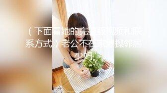 长发漂亮的女友特写粉红逼逼，给包皮男的黑鸡巴口交打飞机，手指抠逼，舌头挑逗龟头，直接缴枪了