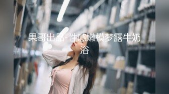 快手 美少妇 -巧巧- 戴起眼镜、黑丝搭配，蠢蠢欲动，春心荡漾，诱人的蜜桃臀！