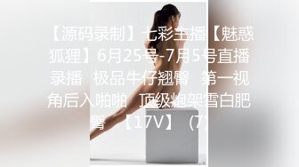 在游泳池女性更衣室直接来