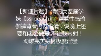 嘴馋了很久的邻家小妹终于喝下了我给的橙汁 这下可就由不得你了