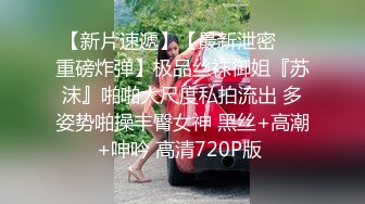 专注人前露出与路人同框美腿女神GI9ZA视图集，公园超市广场哪人多往哪去和老登一起锻炼 (9)