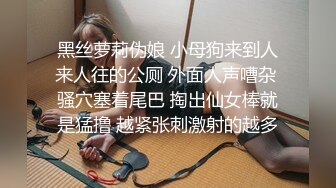 妹子脱光衣服,在街道上来回走,还好没有人不然被看光