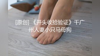 【清纯系天花板学生萌妹】放假和闺蜜赚钱大秀 ，双马尾一脸清纯 ，撩起短裙看穴 ，中指插入猛扣 ，年龄不大却骚的很