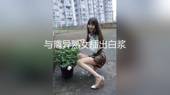   健身房换衣间偷拍，运动型美女的身材满分，荷尔蒙刺激下，裸体抠穴低声呻吟