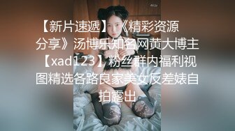 Skylar Vox 回到家在沙发上得到了一些大奶和一个胖屁股