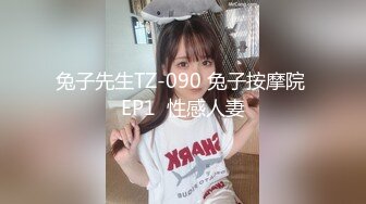 商场厕所偷拍 大长腿美女职员 腿夹的挺紧 人美B也美