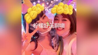 18超清纯双马尾萝莉妹自慰诱惑，贫乳小奶子揉搓无毛嫩穴，两根手指抠入抽插，白色丝袜张开双腿，看着非常诱人