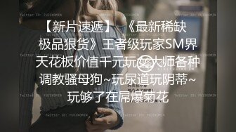 长发飘飘新人大奶美女，妖娆抚媚穿上肉丝，揉捏奶子很柔软，隔着丝袜摸穴