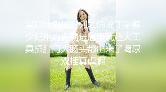 舞蹈生桃子极品美臀清纯眼镜萌妹，脱掉内裤对着镜头扭动屁股，抬起双腿特写逼逼，坐在枕头上摩擦掰穴