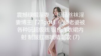   黑丝御姐小少妇露脸看着好骚啊，揉奶玩逼道具抽插自慰呻吟，被大哥压在身下爆草蹂躏