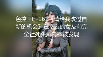 KTV偷拍漂亮的美女服务生 两腿夹的挺紧