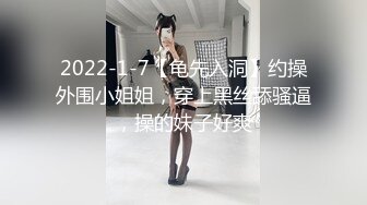 【新片速遞】  奶茶店女厕正面欣赏两个打闹绝美小妞❤️发涩微红的肉唇竟然分成三片