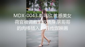 【你的大小姐】胆子真大小区没睡的邻居有眼福了，极品女神，阳台上脱光抖屁股，盘亮条顺大美女，深夜看谁运气好 (4)