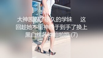 学校保安女生宿舍楼爬窗偷窥几个女生洗澡