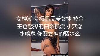 红裙眼镜熟女 扣穴吸吮奶子 穿上情趣肚兜 翘大屁股舔屌 正入抽插猛操