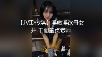 水滴精选-妹子在家光着身子,狗狗看到了都想XX她