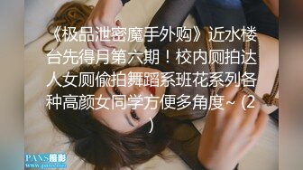 颜值不错的小美女，全程露脸跟狼友互动撩骚各种展示，先看逼逼在看菊花，大粗道具插进粉嫩的小洞洞尖叫呻吟