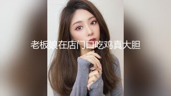 漂亮美女 看着黑大棒 开始还表情轻松 刚插入表情就石化 黑祖宗还没有全部插入呢 慢慢享受吧