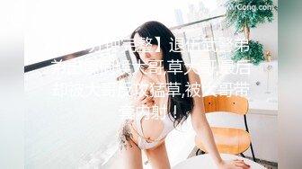 豪乳美女-衣裳湿半-拿脚揉搓美乳，骚艳美甲