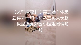 甜美卡哇伊00嫩妹妹！娇小身材贫乳！脱光光掰开嫩穴，抬起双腿看美足，各种展示极度诱惑