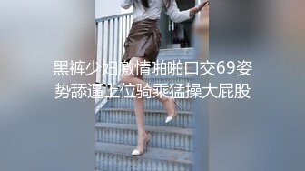 按摩师私底下和美女客户不为人知的秘密，都是反差婊，主动摸男鸡巴说受不了真骚