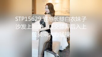  黑客破解家庭网络摄像头偷拍 两个巨乳少妇日常生活在客厅和老公啪啪