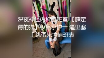 娱乐城女厕来例假尿血清纯眼镜美女 两片微毛唇肉支楞着露出圆洞