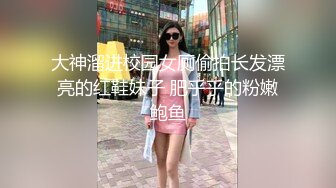   烈焰红唇美女大战头套男极品美腿吊带白丝，猛扣多毛骚穴，美女很享受直浪叫