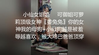 小少妇露脸床上吃屌，女上位表情丰富打桩，无毛蝴蝶逼，马桶上自慰掰穴