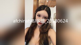 小美女被情人带到新租的公寓后在厨房扒光衣服抱在台子上操-