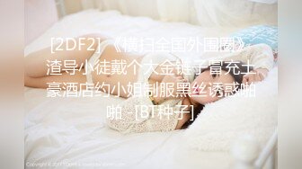  轻熟女姐妹组合露脸激情4P伺候年轻小哥哥，让小哥吃奶子交大鸡巴，黑丝情趣互动抽插