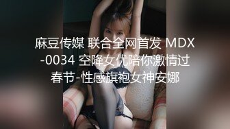 小伙跑到写字楼女厕独占一个坑，拍了不少少妇，尿尿声音都很大✌（无水）