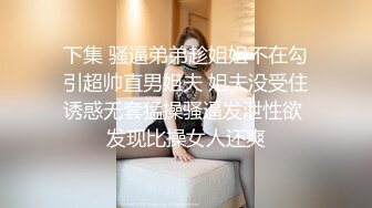 没有几根毛的小少妇全程露脸来大姨妈到了也不被放过，口交大鸡巴让小哥压在身下抽插，慢慢的鲜血染红了鸡巴