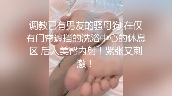 《精品反差高材生》露脸才是王道！极品翘臀留学生Alison私拍~握着大肉棍爱不释手被白人男友抓着头发被各种输出视频 (1)