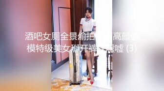 38+熟女在线表演：把果冻塞逼里，很舒服，儿子把嘴张开，妈妈给你吃骚逼，舔妈妈的黑木耳 ！ 