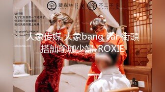 大神偷拍 超短蕾丝偶像服的美女和男友一起逛街整个裙子还没有她的腿长微透白内裤夹出屁股缝