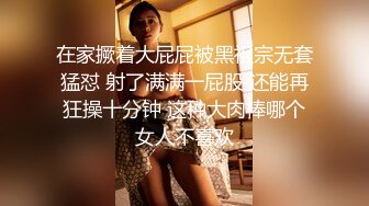 商场女厕全景偷拍制服美女职员的极品小黑鲍