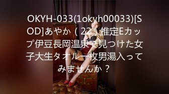 四眼小师妹、人小但够骚，自慰不够爽，叫来两个同学一起3P快乐~~ 