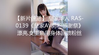 清纯带点性感肉感美女夫妻居家啪啪，揉捏大白奶子，上位骑乘扭动屁股，扶着大屁股后入，撞击奶子一直晃动-