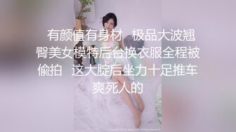 天然巨乳良家小少妇一个人在家诱惑狼友，这大奶子得用拳头托着，跟狼友互动撩骚各种展示自慰逼逼呻吟别错过