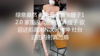 风骚的黑丝人妻在家跟大哥激情啪啪，从地上干到床上，口交大鸡巴听狼友指挥互动撩骚，多体位蹂躏抽插真刺激