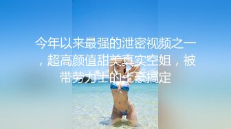 无人后继54蓝色百褶裙掀裙抄底