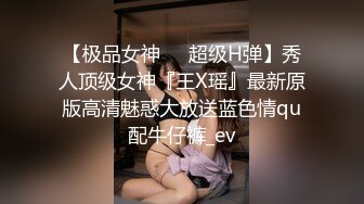 少妇黑丝情趣激情3P，让大哥按着头草嘴口交