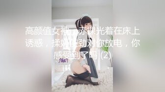 餐厅女厕蹲守蓝裙凉拖红趾甲小美女红嫩的紧穴不用擦甩屁股就干