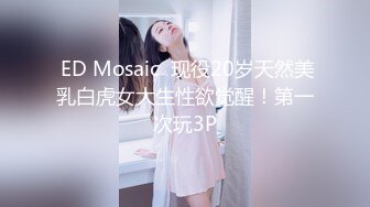 《超强乱伦》原创大神玩的属实大胆趁老婆睡着了和她表姐在厕所乱伦还在客厅干过