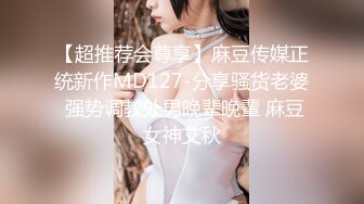 E罩杯巨乳少妇，一对豪乳呼之欲出，骚穴好想被操，情趣内衣诱惑，从下往上视角抖奶，假屌插穴爽翻了