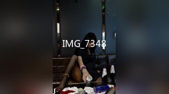  7哥探花新人胖哥操骚熟女，扒掉裤子吃屌，骑乘位上下猛砸，张开双腿一顿输出，搞舒服了